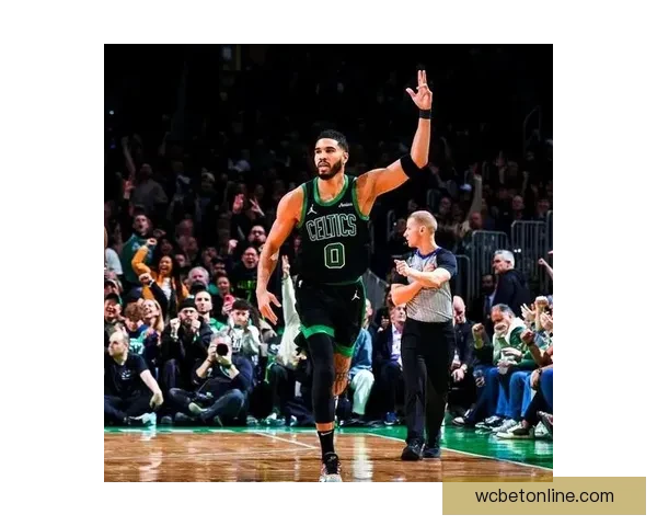 布朗晃飞亚历山大后微笑回应战胜雷霆激励塔图姆表现