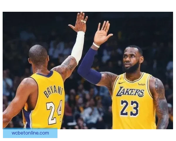 詹姆斯回忆科比经典瞬间以为配合结果被单打碾压